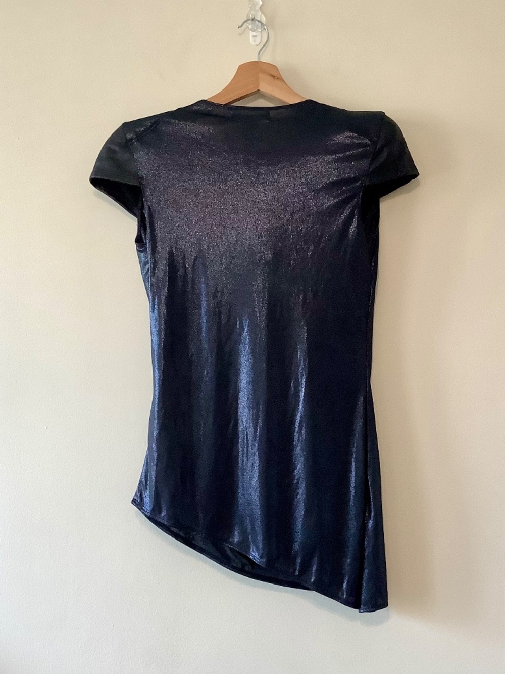 Guess Tiesto  Shimmer Cowl Neck Top Short Sleeve Asymmetrical Tunic - Picture 3 of 5